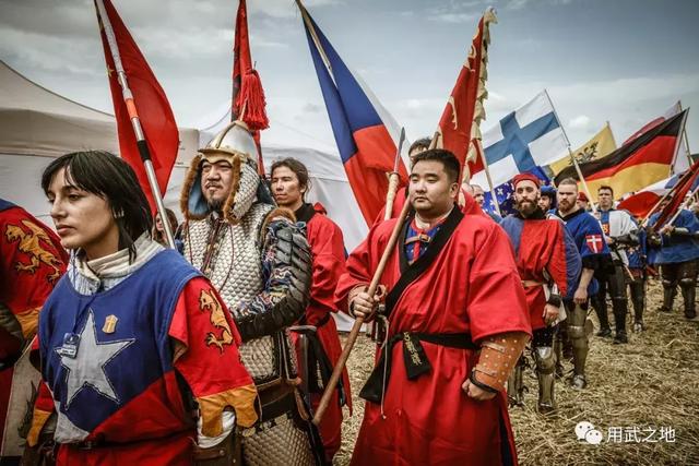 这是最原始最残酷的格斗赛，中国勇士穿铠甲持兵器激战多国强敌！