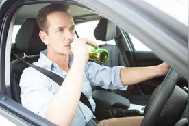 为何德国允许酒驾，却比中国交通事故率更低？看完感慨不已视频封面