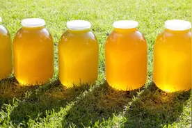 盖子老是封不紧口，液体老是流出去，一个保鲜膜就能解决！视频封面