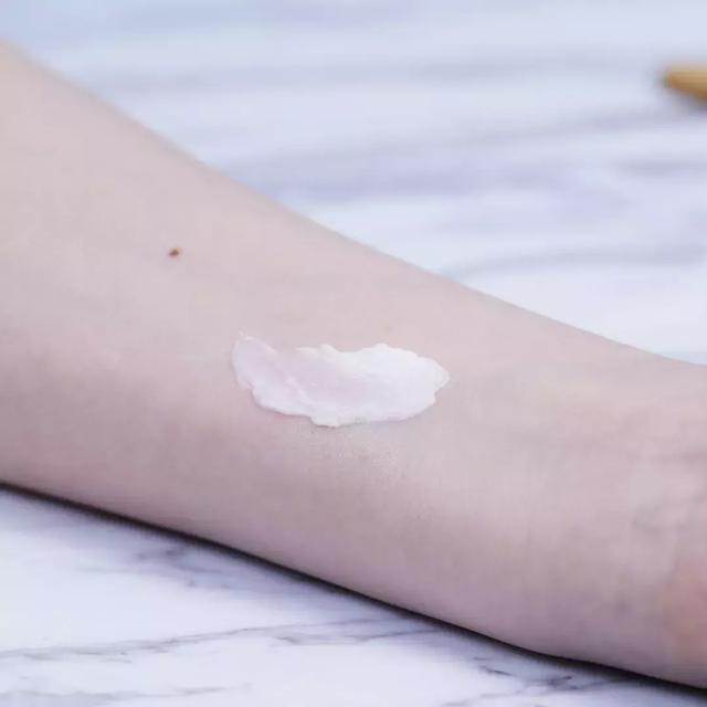 去鸡皮肤的磨砂膏和身体乳 去鸡皮肤的磨砂膏和身体乳