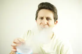 小哥喝-196℃的液氮，这下可是真的透心凉，隔着屏幕都能感受到！视频封面