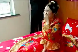 婚礼现场，到底发生了什么？让新娘笑成这样视频封面
