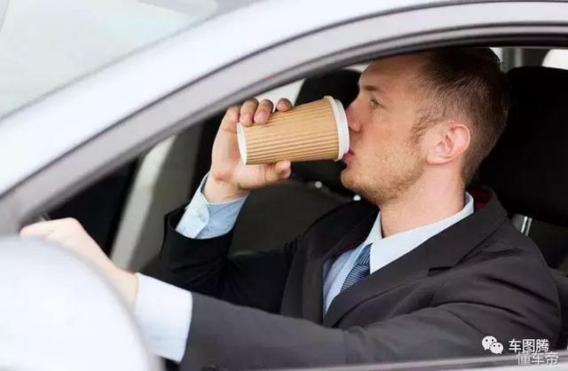 明明喝了很多红牛，开车却依旧困成狗……究竟为什么？