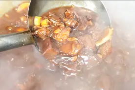 这才是红烧牛肉的正宗做法，重庆大厨全程演示，揭秘详细做法视频封面