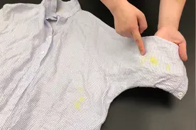 衣服染色不要再用漂白剂了！用这招轻松洗干净，看到的人都夸好视频封面