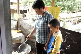 坐月子第22天，婆婆干完农活回来煎豆腐，虽然简单但美味视频封面