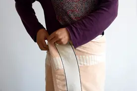 浴巾这样裹才不易散开脱落，很多人见过但不会裹，方法其实很简单视频封面