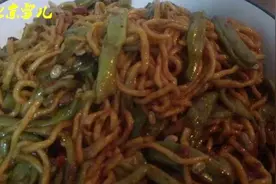 豆角焖面一定要这样做，三次掀盖，三次浇汁，才更好吃