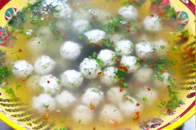 厨师长教你生汆丸子的家常做法，口感劲道，鲜味十足，简单易上手视频封面