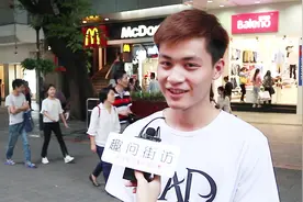 接吻时女友放屁怎么办？小哥们还真是敢说，太扎心了视频封面