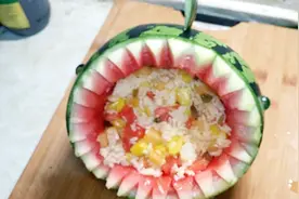 网红西瓜拌饭的家常做法，酸甜可口，香喷喷的，太好吃了视频封面