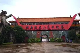 桂林熊虎山庄一男性饲养员被老虎咬死视频封面