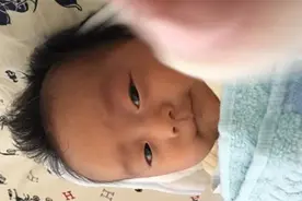 孩子小时候长得黑，现在补救来得及！这3件事帮助宝宝变白！视频封面