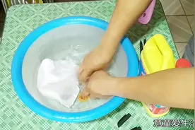 小妙招：白色衣服上有笔渍，用这一招轻松洗掉，是真的吗？视频封面