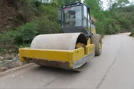 路政管理大队及时查获一起铁轮车擅自行驶公路案图片