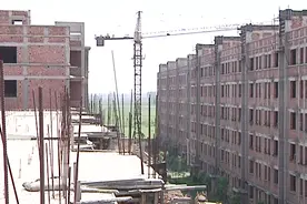 汝南17栋楼同时开工，一夜之间变成烂尾，业主四处哀求求助！