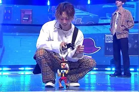 中国人闫桉领携男团PENTAGON《Shine》最新现场旋律洗脑