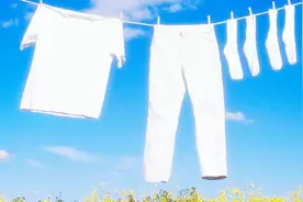 白色衣服沾上油渍难清洗？教你简单一招，洗完立马洁白如新视频封面