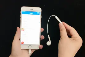 用了5年耳机才知道，耳机上的按钮还隐藏这个功能，好多人不知道