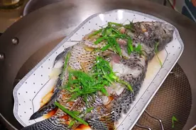 清蒸鱼超好吃的做法，味道鲜美，口感鲜嫩，家常做法饭店的味道视频封面