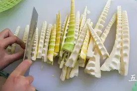 正宗的腌酸笋怎么做？明明把配方和比例都告诉你，酸爽开胃又下饭视频封面