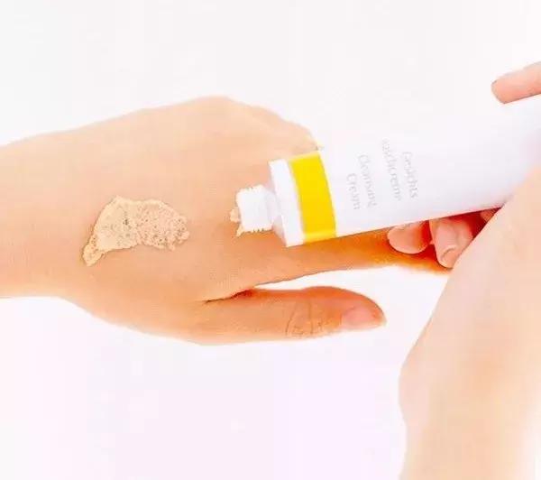 这15支经典洁面膏，最便宜的竟然最值得回购？