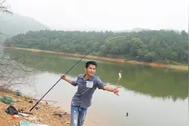 广西灵山钓鱼胜地，檀圩天顶山水库，还能看到六芦烟雨视频封面