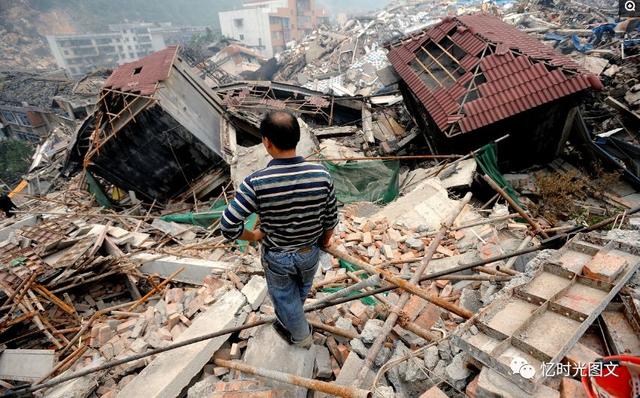 512汶川地震真实图片,含泪整理后的 汶川大地震100张泪崩纪念照 - 冷