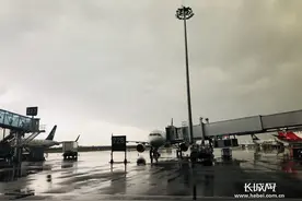 受台风天气影响 目前石家庄至多地航班取消图片