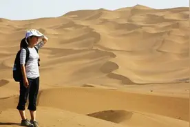 沙漠旅行迷失方向怎么办？想要不被饿死渴死，这些常识要存！视频封面