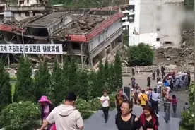 各地纪念汶川十周年：默哀鸣笛献花