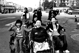 地震幸存者黄莉的第二人生图片