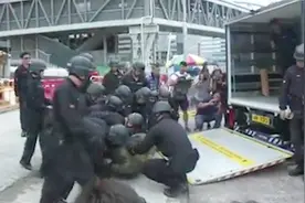 香港警方成功拆除湾仔一工地战时炸弹 系该工地发现的第三枚