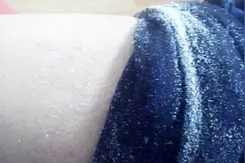 腿上老是起一层皮屑怎么办？教你一招，3分钟恢复白嫩肌肤更光滑视频封面