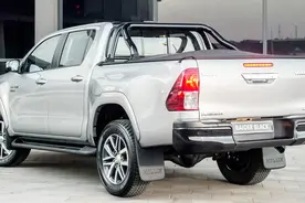 丰田又将普拉多改成皮卡？15万起吊打福特F150，皮实耐燥霸气十足视频封面