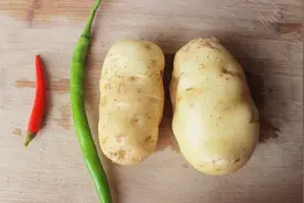 土豆原来还可以这样吃？方法简单又好吃，夏日必备的下饭神器！