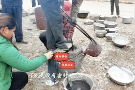 实拍：河南农村废铝“倒平底锅”1个20元，便宜耐用，你敢用吗？视频封面