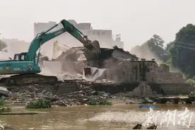益阳城区海棠西路沿线违章建筑全部拆除图片