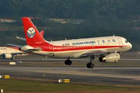 新媒关注川航班机紧急迫降事件：迫降难度超此前同类事故图片