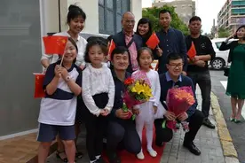 中国驻西班牙使馆参赞一行参观西班牙博思语言学校图片