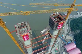 世界首座高速铁路悬索桥！五峰山公铁长江大桥主塔成功封顶视频封面