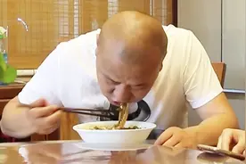 麻辣粉条这样做的吃着才叫爽，炒酱料配方告诉你，吃完还想来一碗视频封面