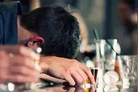 上班前喝酒上班后打架 “误事”员工遭解聘后起诉公司图片