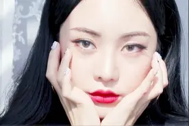 适合亚洲女性的黑发红唇妆容教程，超显白，轻松驾驭红唇妆容！视频封面