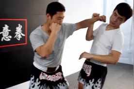 打击下颌震动后脑，街头防身这个组合拳，让歹徒瞬间头晕目眩