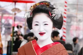 中国裹小脚、欧洲束腰，日本装扮诡异奇葩，畸形审美为何如此恐怖视频封面
