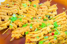 厨师长教你做个河南特色小吃，五香豆腐串，你吃过吗？味道特别香