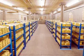 世界各国陆续从美国把黄金运回国，中国网友：我们那600吨呢？视频封面