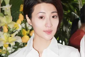 出身豪门却独自北漂，媒体称她为玛丽苏本人，如今嫁给真爱视频封面