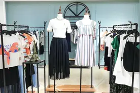 时尚潮流品牌女装折扣批发 开一个这样的女装折扣店赚钱吗？视频封面